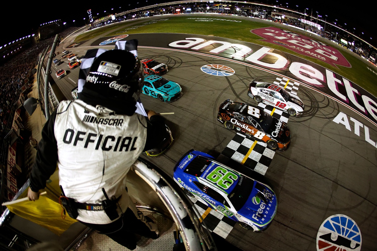 one-year-on:-revisiting-nascar's-closest-three-wide-photo-finish