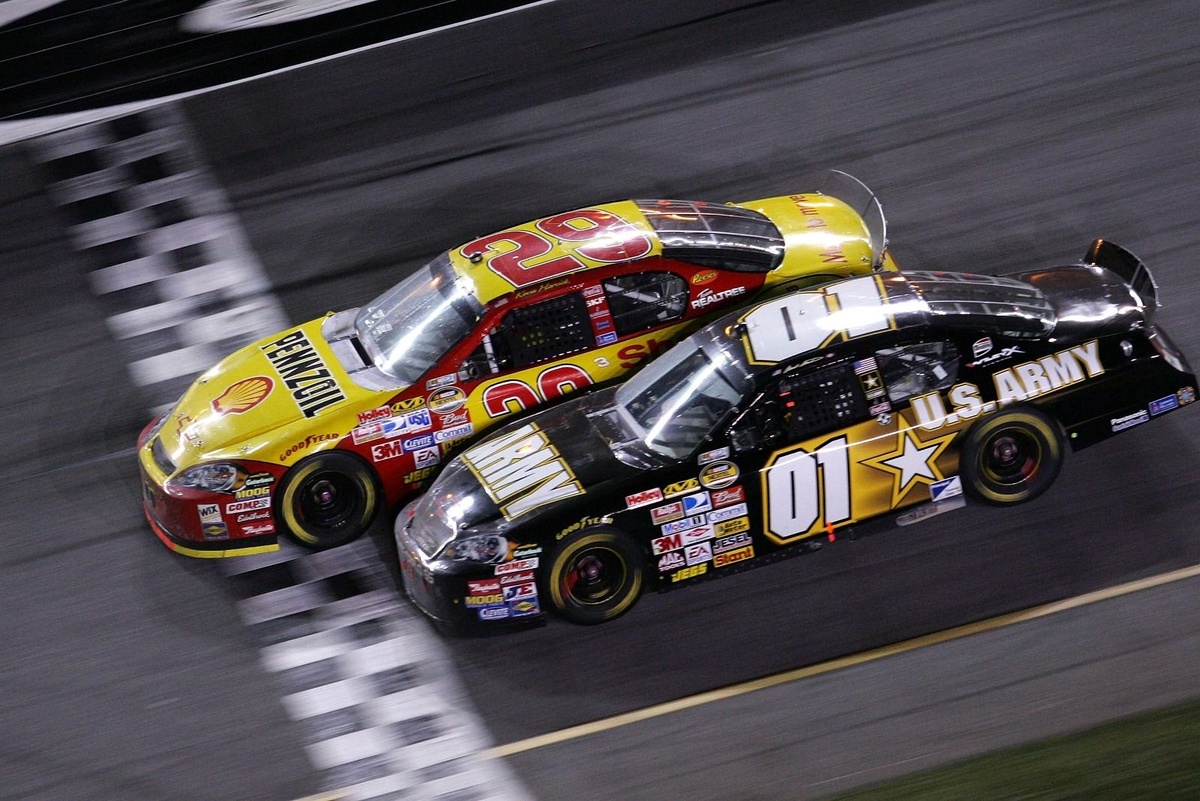 the-ten-most-dramatic-daytona-500-finishes-in-history