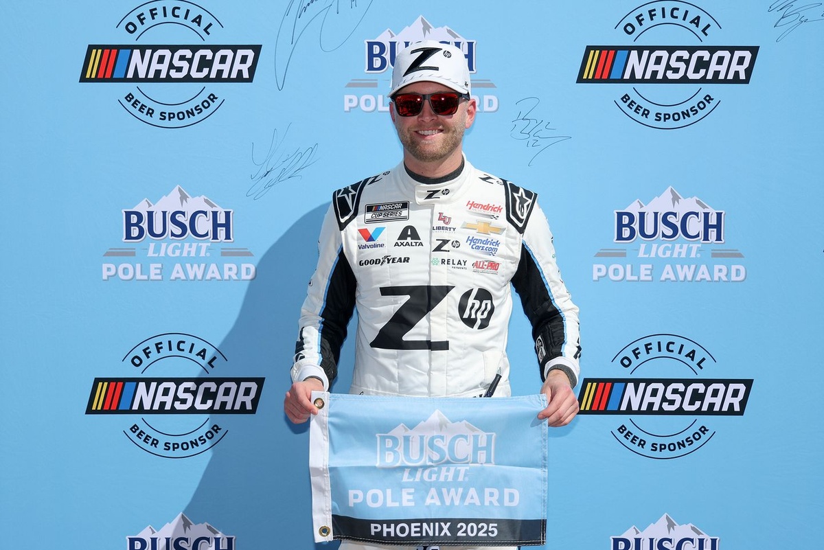 william-byron-earns-nascar-cup-pole-over-logano-at-phoenix