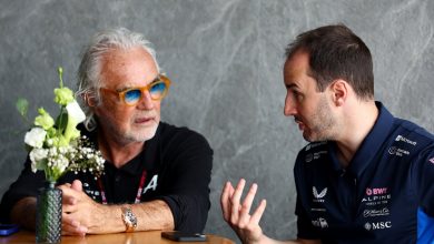 alpine-f1-team-boss-oakes-resigns-with-immediate-effect