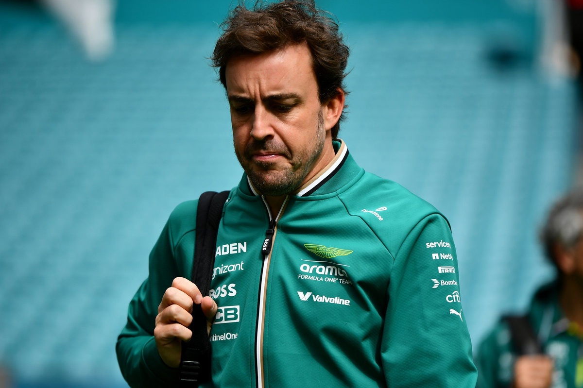 fernando-alonso-pays-tribute-to-late-physio