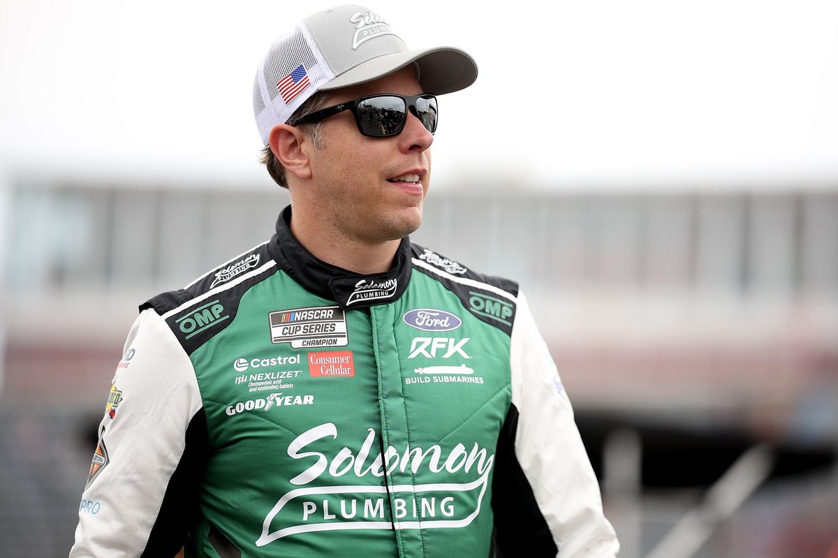 brad-keselowski-on-pole-for-all-star-race,-mcdowell's-pit-crew-wins-$100,000-bonus