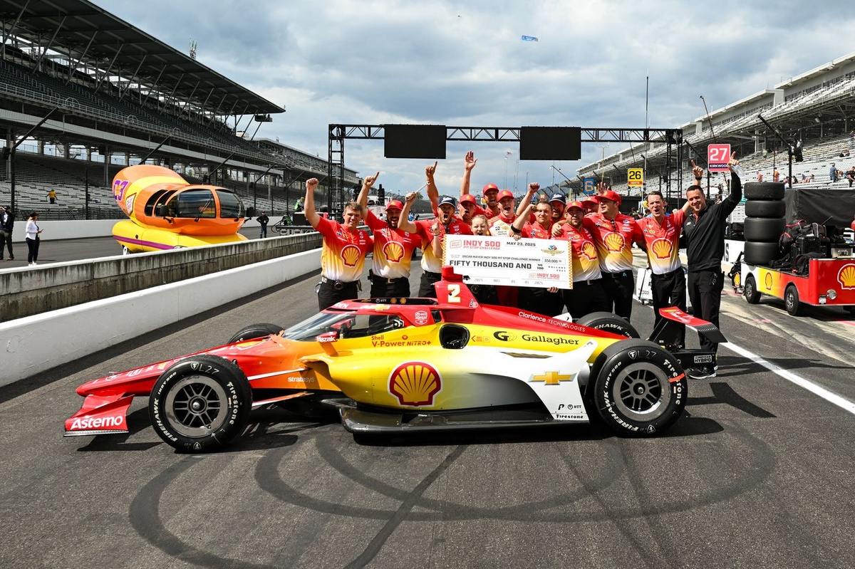 josef-newgarden-and-team-win-pit-stop-challenge-in-all-penske-final