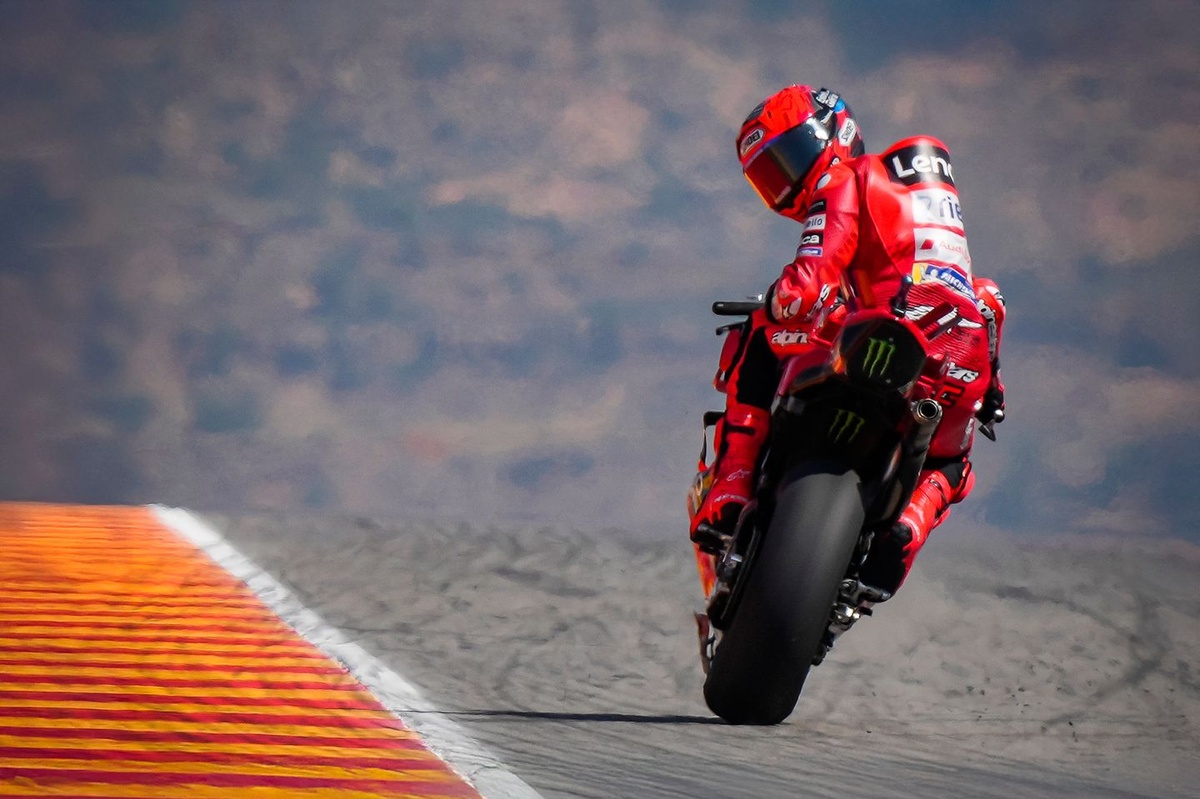 motogp-aragon-gp:-marc-marquez-just-defeats-brother-alex-for-pole