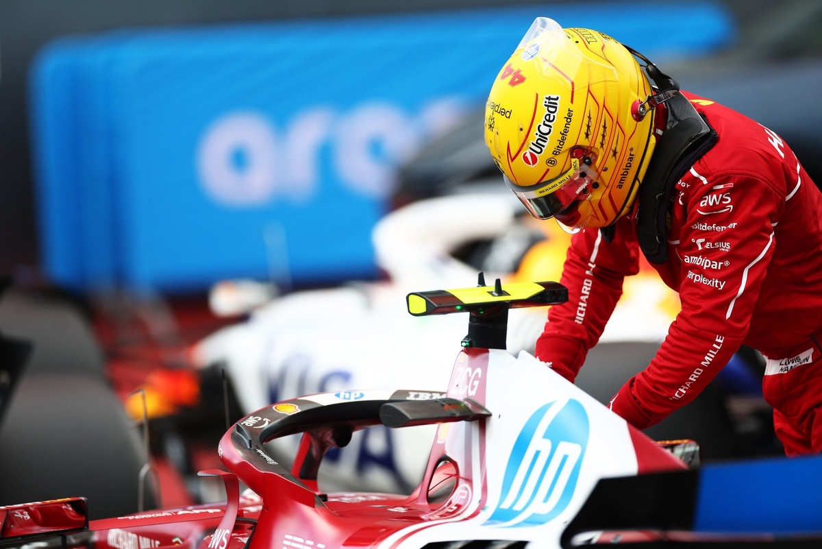 is-lewis-hamilton-really-in-free-fall?