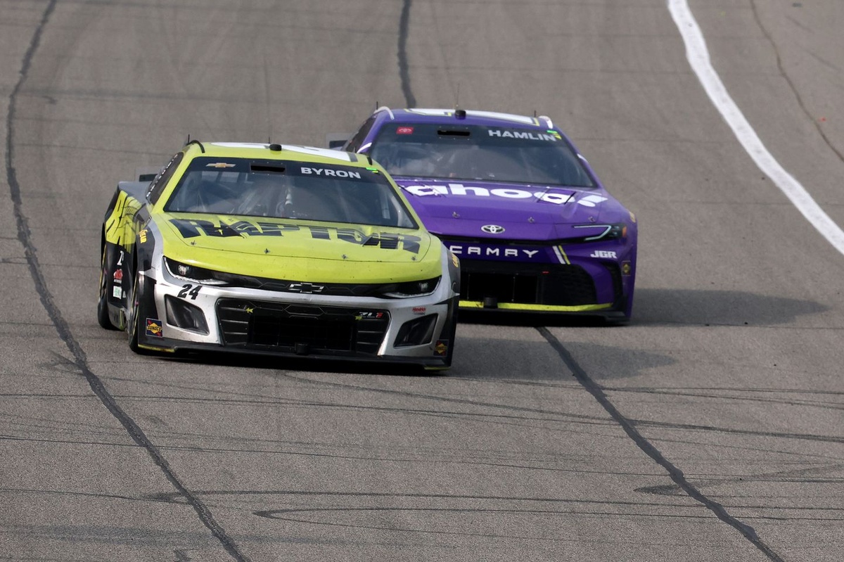 william-byron-leads-half-of-the-michigan-cup-race-before-running-out-of-fuel