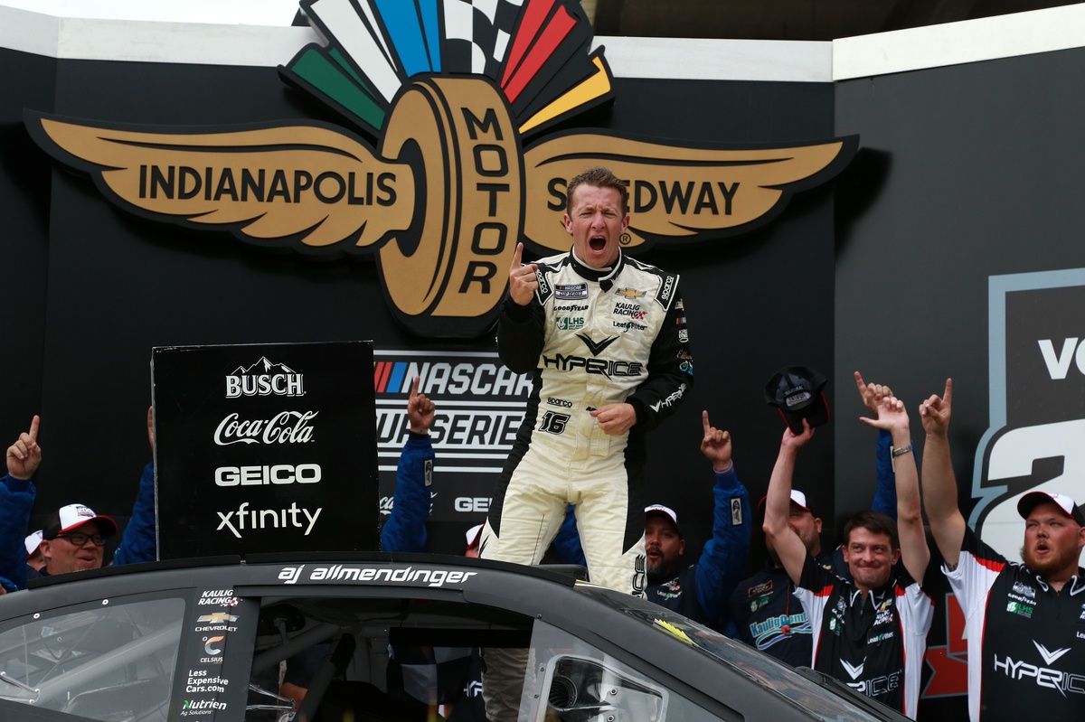 aj.-allmendinger-believed-"there-was-no-way"-he'd-be-in-nascar-cup-for-almost-20-years