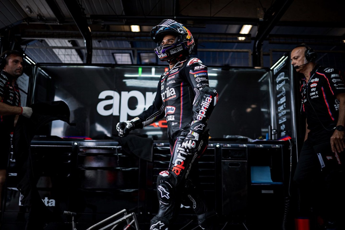 aprilia-'feels-like-home'-despite-contract-standoff,-says-jorge-martin