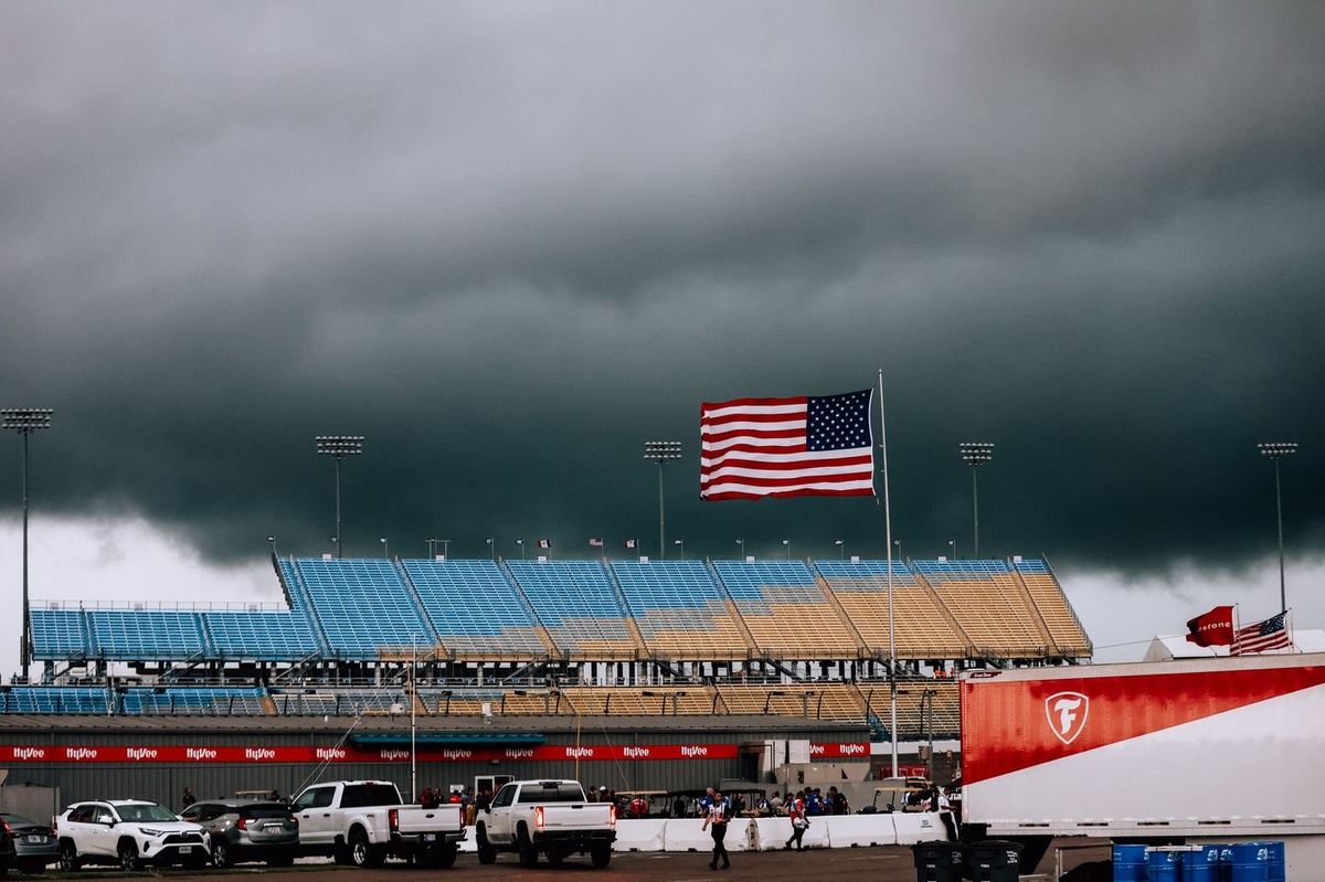 indycar-cancels-friday-practice-at-iowa-speedway-after-tornado-warnings