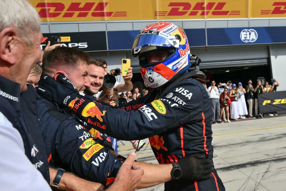 max-verstappen-will-stay-at-red-bull-unless-it-struggles-in-f1-2026-–-david-coulthard