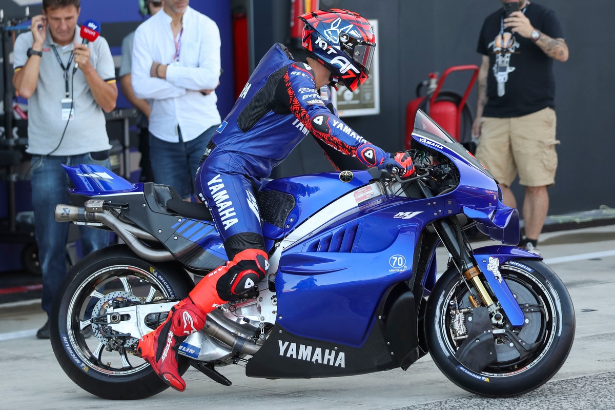 setback-for-yamaha-as-augusto-fernandez-endures-“long,-hard”-day-on-v4-powered-m1