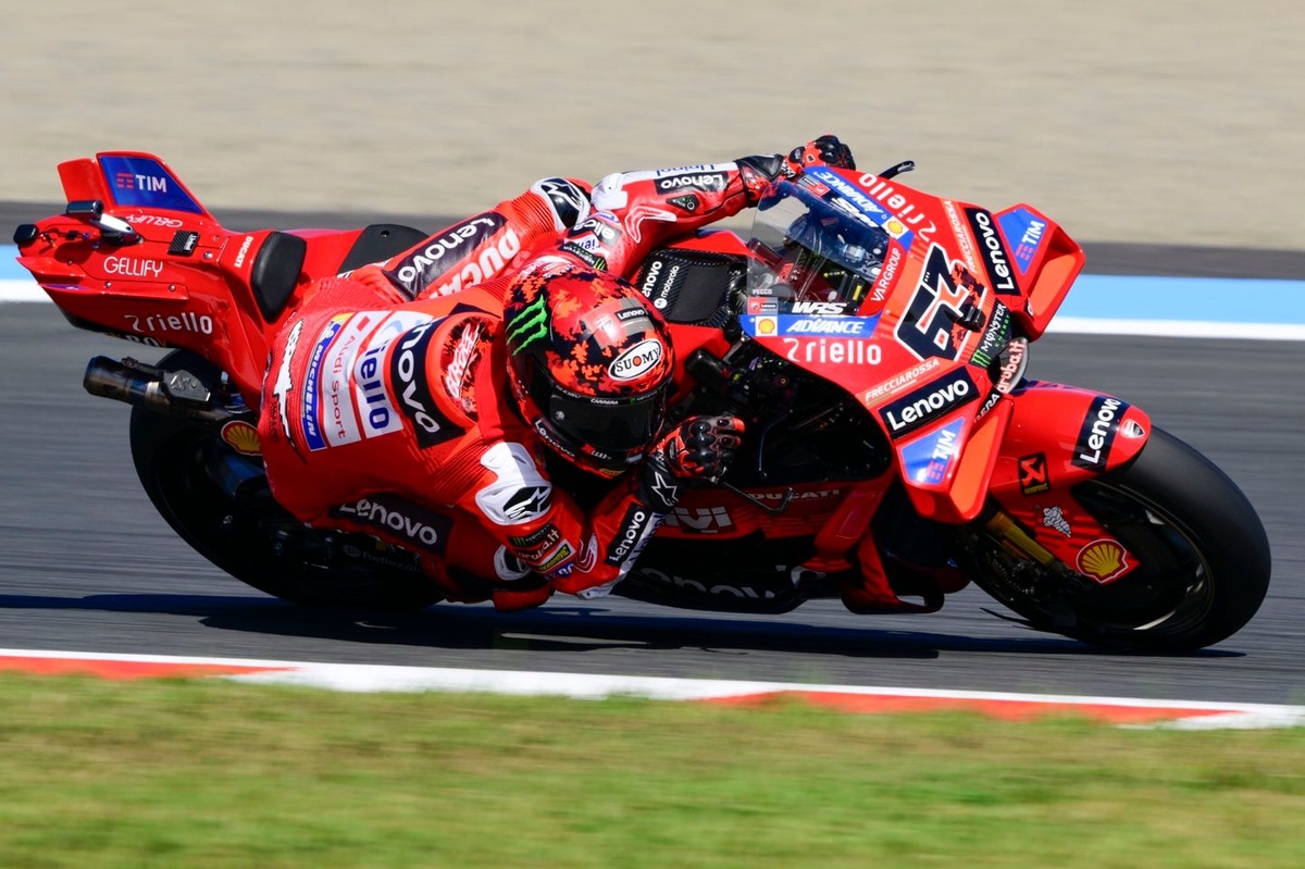 motogp-japanese-gp:-resurgent-francesco-bagnaia-takes-pole,-marc-marquez-third