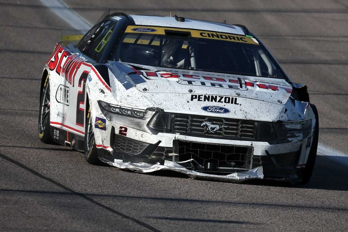 what-caused-the-restart-pileup-that-collected-eleven-cars-at-kansas?