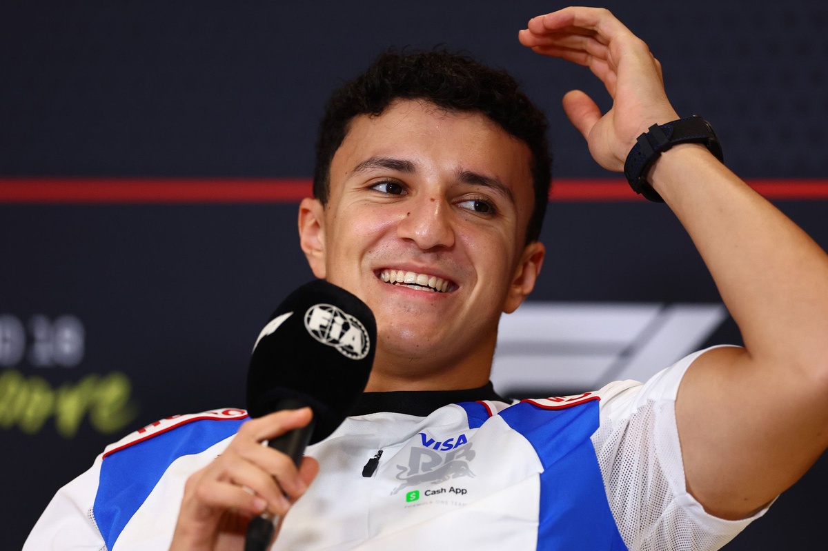 why-isack-hadjar's-"uno"-games-with-lewis-hamilton-won't-buy-him-any-favours