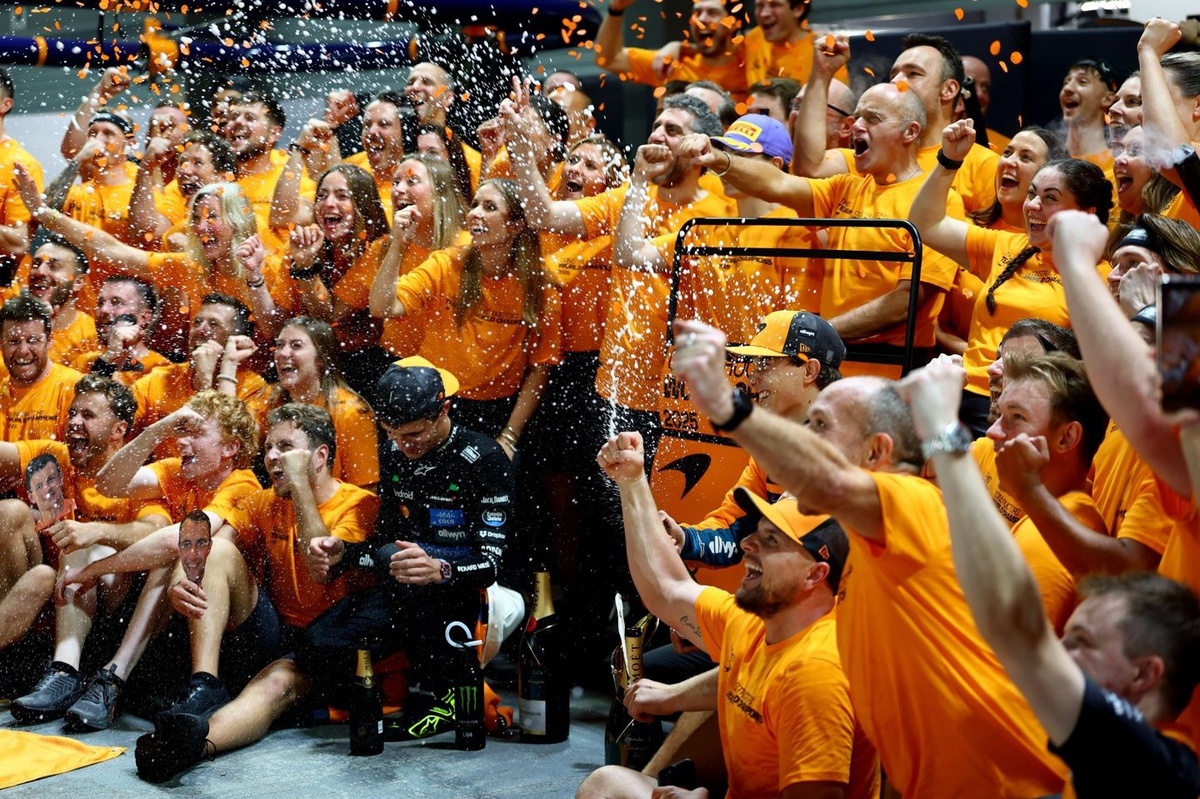 bahrain-glows-papaya-orange-as-mclaren-seal-2025-f1-constructors'-title