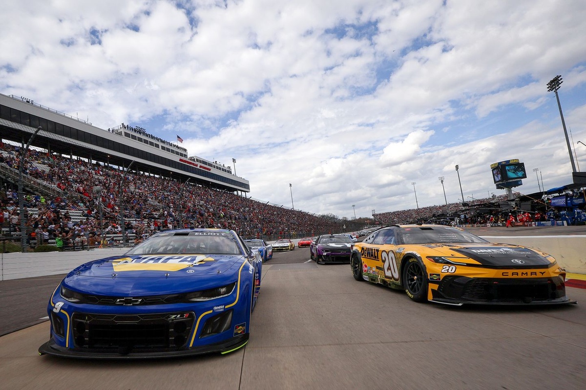 how-to-watch-2025-nascar-martinsville-playoffs:-weekend-schedule,-start-time,-tv