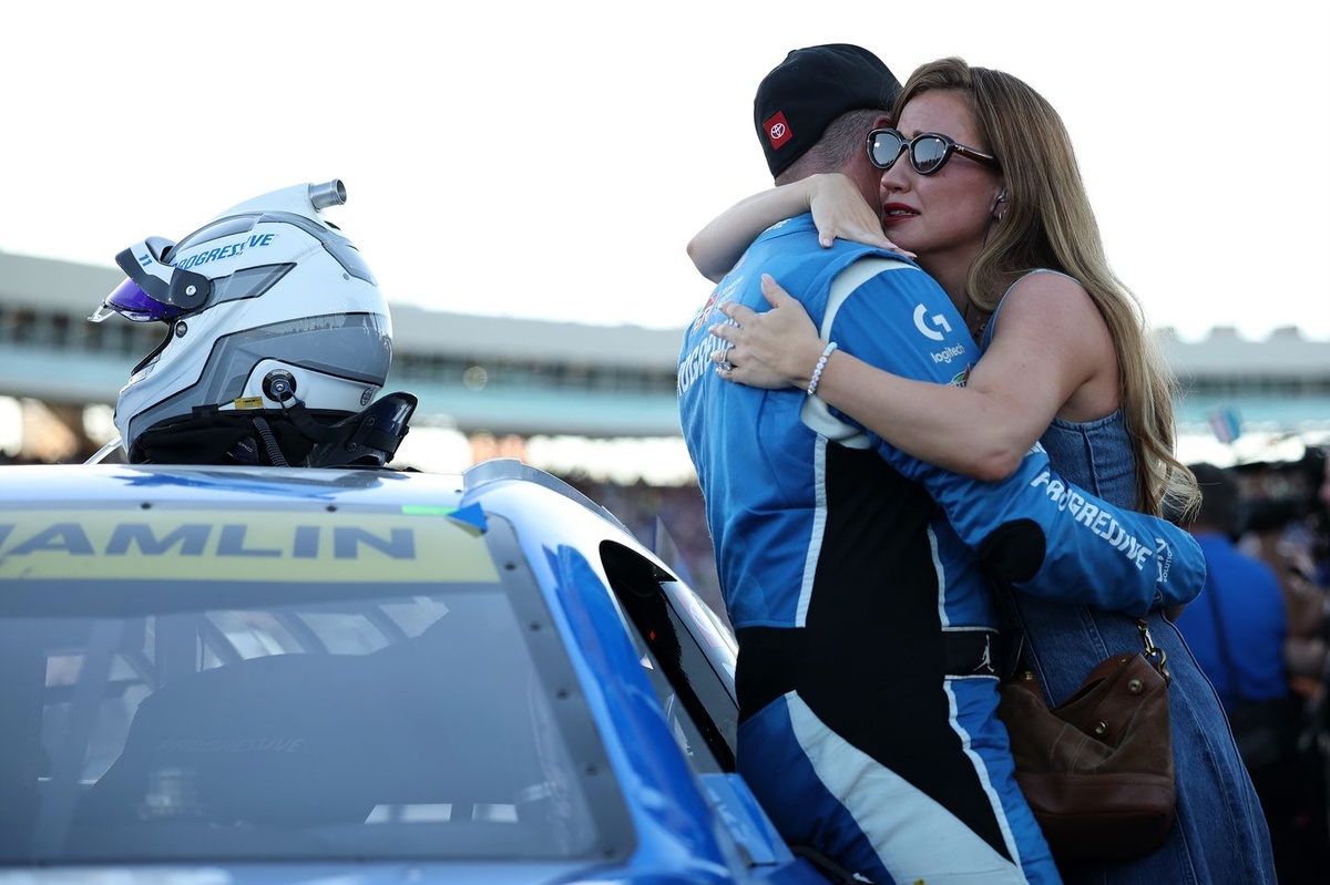 larson-empathetic-for-heartbroken-hamlin-in-nascar-championship